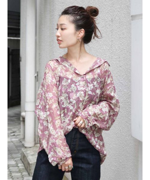 Ungrid(アングリッド)の「ジャカードフラワールーズシャツ(シャツ/ブラウス・レディース・ベージュ/パープル/ブラウン・FREE)」の3枚目の写真