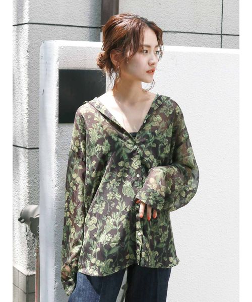 Ungrid(アングリッド)の「ジャカードフラワールーズシャツ(シャツ/ブラウス・レディース・ベージュ/パープル/ブラウン・FREE)」の2枚目の写真