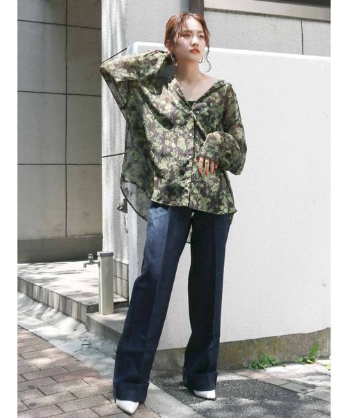 Ungrid(アングリッド)の「ジャカードフラワールーズシャツ(シャツ/ブラウス・レディース・ベージュ/パープル/ブラウン・FREE)」の4枚目の写真