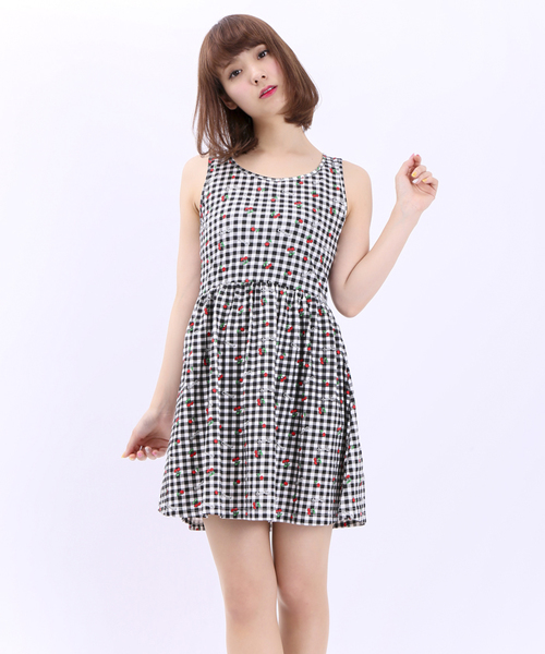 WEGO（ウィゴー）の「WEGO/総柄ワンピース（ワンピース・レディース・その他1/その他2/その他3/その他4/その他5/その他6/その他7/その他8・FREE）」の2枚目の写真