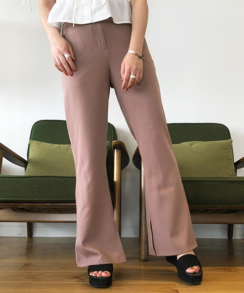 PairPair（ペアペア）の「スリット入りフレアパンツ（その他パンツ・レディース・ブラック/モカ/ブラウン系その他/スモークピンク/ロイヤルブルー/バーガンディー/ライトベージュ/アイボリー・FREE）」の3枚目の写真