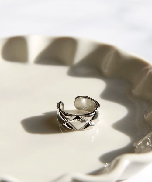 colleca la（コレカラ）の「キルティングイヤーカフ（イヤーカフ・レディース・シルバー/ゴールド・ﾌﾘ-）」の2枚目の写真