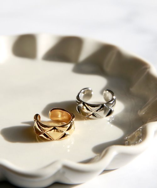 colleca la（コレカラ）の「キルティングイヤーカフ（イヤーカフ・レディース・シルバー/ゴールド・ﾌﾘ-）」の6枚目の写真