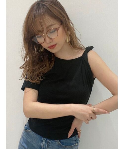 RESEXXY（リゼクシー）の「ツイイストデザイントップス（Tシャツ/カットソー・レディース・オフホワイト/ブラック/ピンク/モカ・FREE）」の2枚目の写真