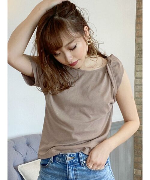 RESEXXY（リゼクシー）の「ツイイストデザイントップス（Tシャツ/カットソー・レディース・オフホワイト/ブラック/ピンク/モカ・FREE）」の3枚目の写真