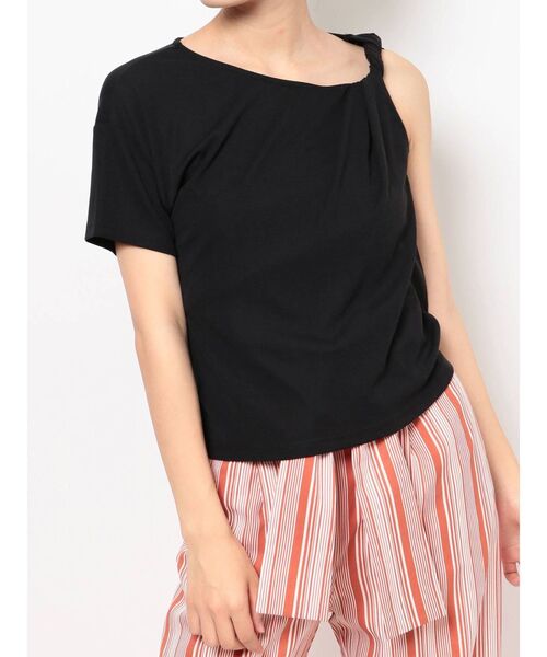 RESEXXY（リゼクシー）の「ツイイストデザイントップス（Tシャツ/カットソー・レディース・オフホワイト/ブラック/ピンク/モカ・FREE）」の6枚目の写真