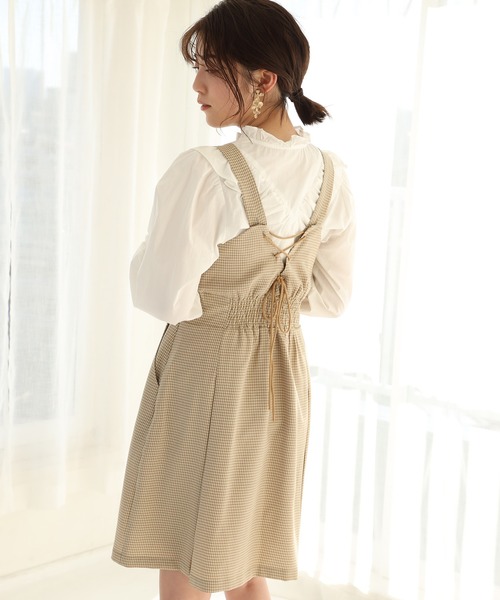 one after another NICE CLAUP(ワンアフターアナザーナイスクラップ)の「後ろレースアップジャンパースカート(ジャンパースカート・レディース・ベージュ/ブラック系その他/ベージュ系その他/グリーン・FREE)」の4枚目の写真