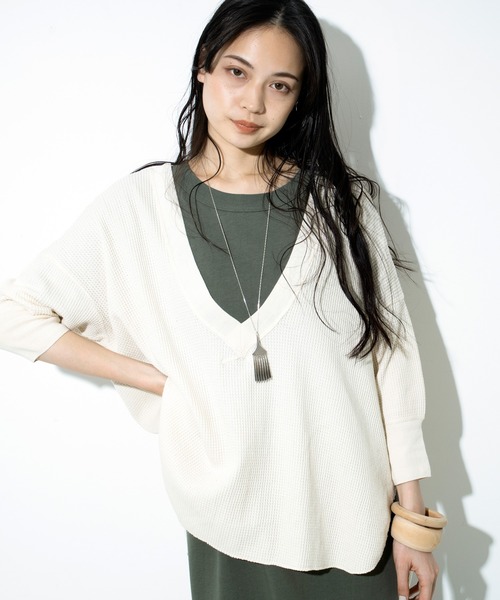 Audition(オーディション)の「M1397 ヴィンテージワッフルVネックプルオーバー(Tシャツ/カットソー・レディース・ブラック/オリーブ/キナリ・MEDIUM)」の4枚目の写真