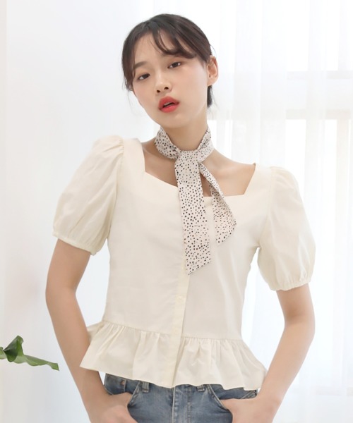 by muni:r(バイ ムニール)の「ラブリーパフフリル スクエアネック ブラウス(シャツ/ブラウス・レディース・ブラック/グリーン/クリーム・FREE)」の3枚目の写真