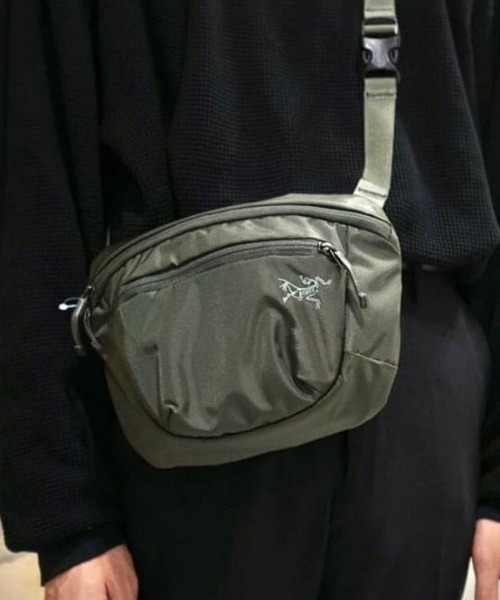 ARC'TERYX ウエストポーチ グレー/ブラック ARC'TERYX（アークテリクス）の「ARC'TERYX / MANTIS 2 ウエスト