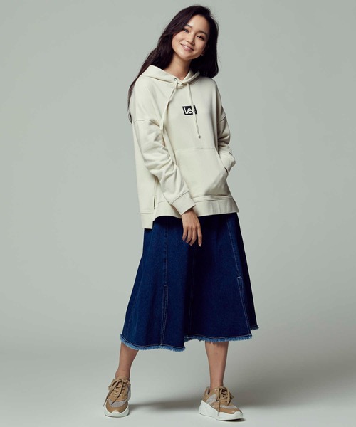 Lee(リー)の「【Lee】サイドスリットビッグシルエットパーカー(パーカー・レディース・ブラック/キナリ/キャメル・M/L)」の9枚目の写真