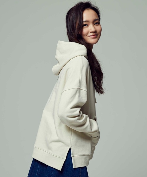 Lee(リー)の「【Lee】サイドスリットビッグシルエットパーカー(パーカー・レディース・ブラック/キナリ/キャメル・M/L)」の10枚目の写真
