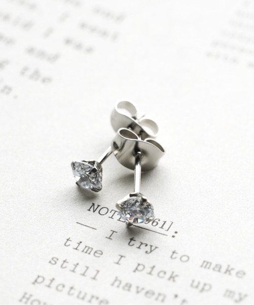 sunny branch（サニーブランチ）の「ステンレス　4mmジルコニアピアス（ピアス（両耳用）・メンズ・ブラック/クリア/ブラック系その他/ブラック系その他2・FREE）」の4枚目の写真