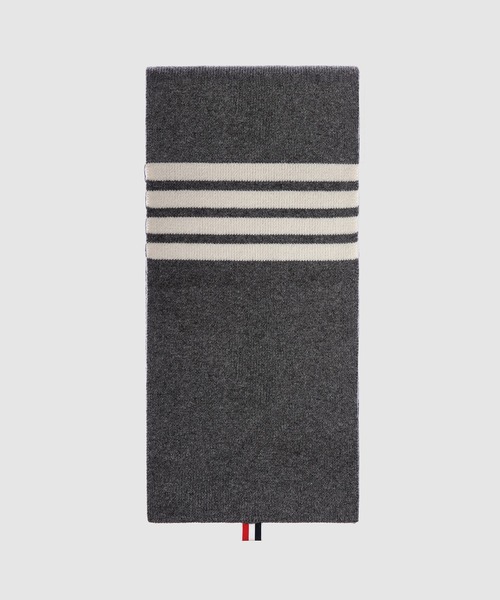 THOM BROWNE（トムブラウン）の「FULL NEEDLE RIB SCARF W/ WHITE 4 BAR STRIPE IN CASHMERE（マフラー・メンズ・ライトグレー/ネイビー/ダークグレー/ブラック/グレー・ONE SIZE）」の4枚目の写真