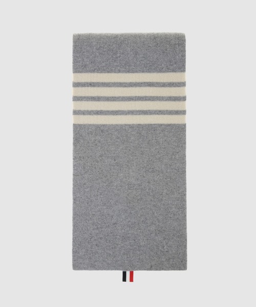 THOM BROWNE（トムブラウン）の「FULL NEEDLE RIB SCARF W/ WHITE 4 BAR STRIPE IN CASHMERE（マフラー・メンズ・ライトグレー/ネイビー/ダークグレー/ブラック/グレー・ONE SIZE）」の3枚目の写真