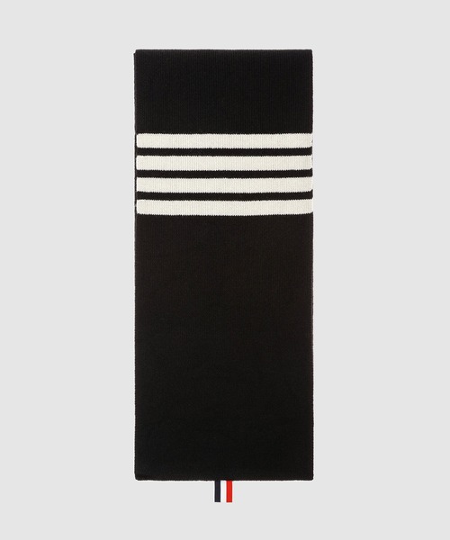 THOM BROWNE（トムブラウン）の「FULL NEEDLE RIB SCARF W/ WHITE 4 BAR STRIPE IN CASHMERE（マフラー・メンズ・ライトグレー/ネイビー/ダークグレー/ブラック/グレー・ONE SIZE）」の2枚目の写真