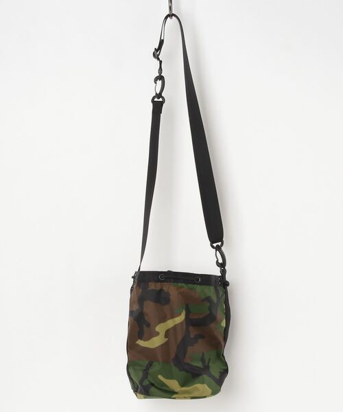 【美品】 ブリーフィング ショルダーバッグ ナイロン カモフラージュ BRIEFING（ブリーフィング）の「DUAL DRAWSTRING POUCH MESH