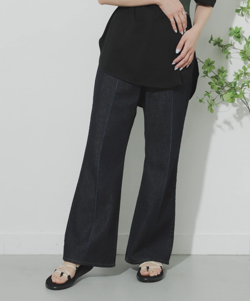 SENSE OF PLACE by URBAN RESEARCH(センスオブプレイスバイアーバンリサーチ)の「センタープレスフレアデニム(デニムパンツ・レディース・ワンウォッシュ/ライトインディゴブルー・MEDIUM/SMALL)」の17枚目の写真