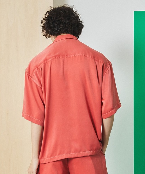 UNITED TOKYO（ユナイテッドトウキョウ）の「スエードサテンオープンカラーシャツ（シャツ/ブラウス・メンズ・ピンク/ブラック/ベージュ/サックスブルー・1/2）」の8枚目の写真