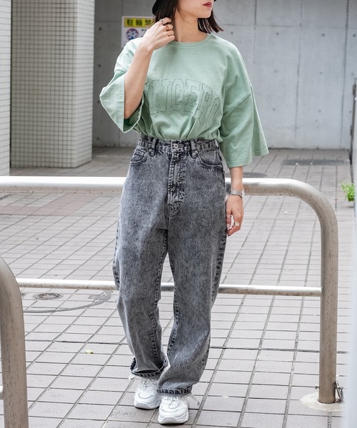 PairPair（ペアペア）の「ピグメント刺繍ロゴT(ユニセックス)（Tシャツ/カットソー・レディース・ライトグリーン/ライトブラウン/スミクロ/グレイッシュベージュ・MEDIUM/LARGE）」の4枚目の写真