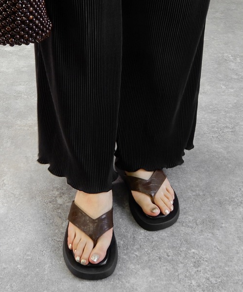 alala（アララ）の「厚底トングサンダル（サンダル・レディース・ベージュ/ホワイト/ブラック/ブラウン系・S/M/L/LL）」の22枚目の写真