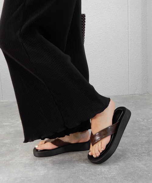 alala（アララ）の「厚底トングサンダル（サンダル・レディース・ベージュ/ホワイト/ブラック/ブラウン系・S/M/L/LL）」の10枚目の写真