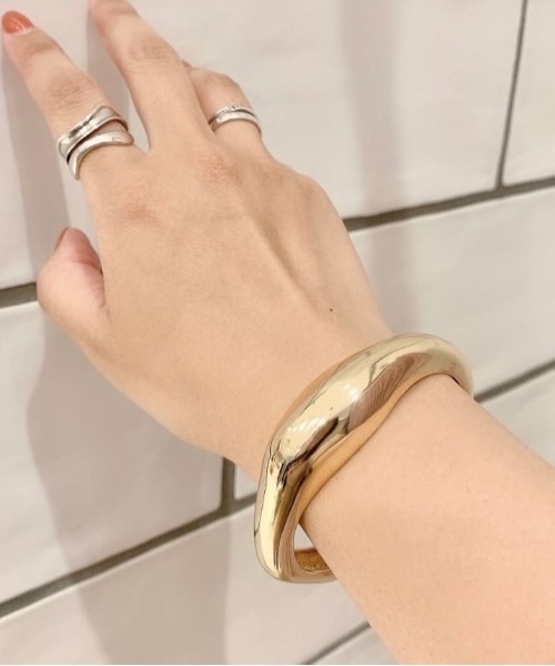 LEPSIM（レプシィム）の「メタルボリュームバングル　954033（バングル/リストバンド・レディース・シルバー/ゴールド/シルバー系その他・ONE SIZE）」の9枚目の写真