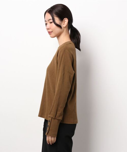 y/m by misato（イムバイミサト）の「袖ボタンカットリブトップス（Tシャツ/カットソー・レディース・ブラック/ブラウン/オフホワイト・FREE）」の22枚目の写真