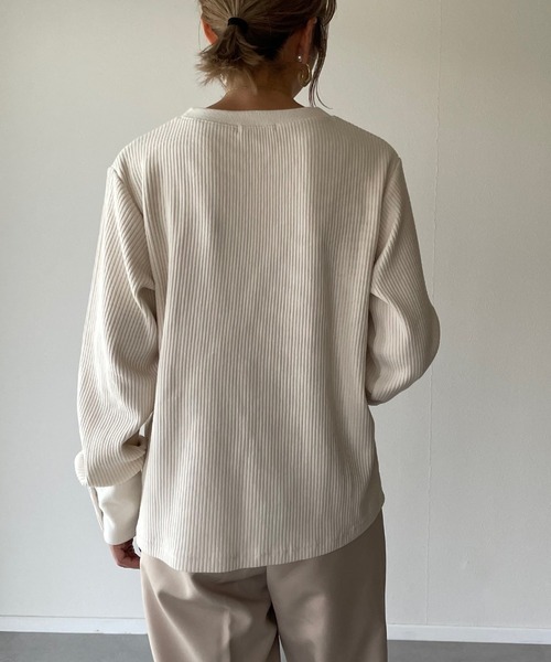 y/m by misato（イムバイミサト）の「袖ボタンカットリブトップス（Tシャツ/カットソー・レディース・ブラック/ブラウン/オフホワイト・FREE）」の17枚目の写真