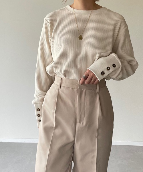 y/m by misato（イムバイミサト）の「袖ボタンカットリブトップス（Tシャツ/カットソー・レディース・ブラック/ブラウン/オフホワイト・FREE）」の10枚目の写真