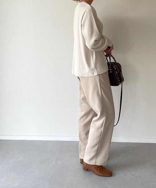 y/m by misato（イムバイミサト）の「袖ボタンカットリブトップス（Tシャツ/カットソー・レディース・ブラック/ブラウン/オフホワイト・FREE）」の4枚目の写真