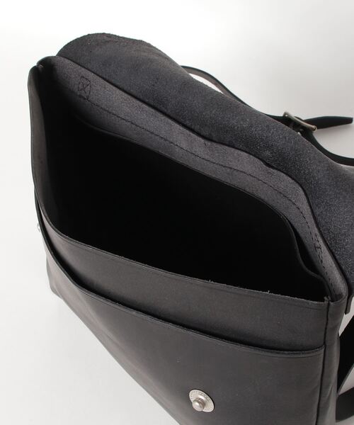 MHL TOUGH Leather ショルダーバッグ ダークブラウン MHL.（エムエイチエル）の「TOUGH LEATHER（ショルダーバッグ