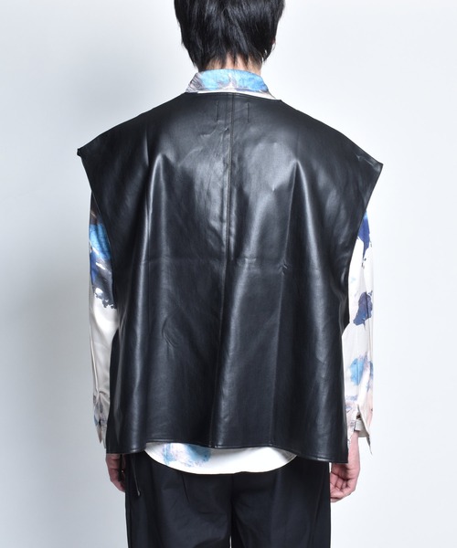 endevice（エンデヴァイス）の「フェイクレザー Vネック ベスト（ベスト・メンズ・ブラック・M/L）」の8枚目の写真