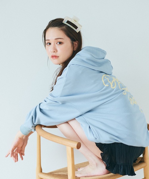 REVEYU（レブユー）の「REVEYU/Sweet dreamer big hoodie（パーカー・レディース・ブラウン/サックスブルー/ピンク・FREE）」の6枚目の写真