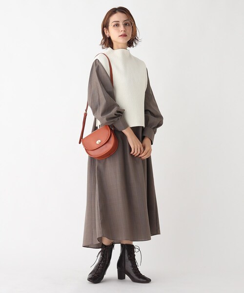 AG by aquagirl(エージーバイアクアガール)の「◆ボトルネックバルキーニットベスト(ベスト・レディース・ブラック/オフホワイト・38)」の13枚目の写真