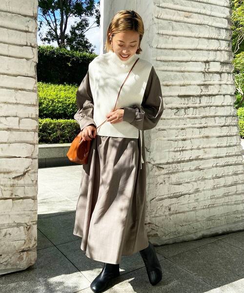 AG by aquagirl(エージーバイアクアガール)の「◆ボトルネックバルキーニットベスト(ベスト・レディース・ブラック/オフホワイト・38)」の3枚目の写真