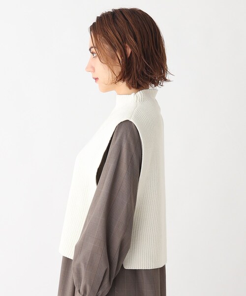 AG by aquagirl(エージーバイアクアガール)の「◆ボトルネックバルキーニットベスト(ベスト・レディース・ブラック/オフホワイト・38)」の12枚目の写真