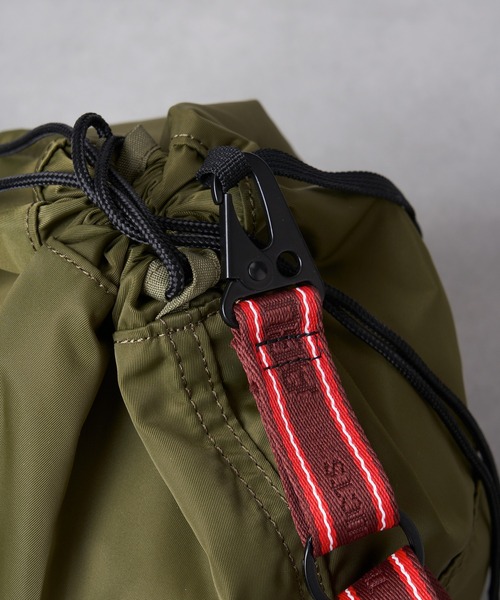 ABU GARCIA（アブ・ガルシア）の「【Fine 2月号掲載】【AbuGarcia×THEATREPRODUCTS】別注マルチ巾着バッグ（ショルダーバッグ・メンズ・カーキ/グレー/ブラック・ONE SIZE）」の7枚目の写真