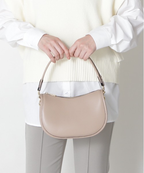 NATURAL BEAUTY BASIC(ナチュラルビューティーベーシック)の「2WAYサドルショルダー(ショルダーバッグ・レディース・イエロー/グレー/グリーン/ベージュ・フリ-)」の1枚目の写真