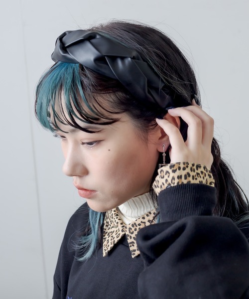 RASVOA（ラスボア）の「レザーツイストカチューシャ（カチューシャ・レディース・ブラック・FREE）」の9枚目の写真