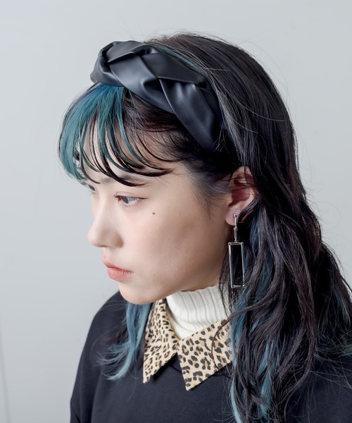 RASVOA（ラスボア）の「レザーツイストカチューシャ（カチューシャ・レディース・ブラック・FREE）」の15枚目の写真