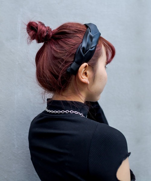 RASVOA（ラスボア）の「レザーツイストカチューシャ（カチューシャ・レディース・ブラック・FREE）」の4枚目の写真