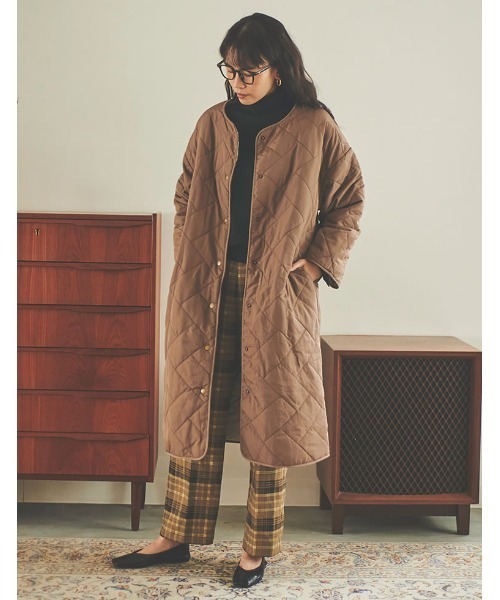 Re:EDIT（リエディ）の「[金子麻貴さん着用]リサイクルタフタリバーシブル中綿キルティングコート（ダウンジャケット/コート・レディース・ブラック系その他/ベージュ系その他・MEDIUM/LARGE/SHORT）」の8枚目の写真