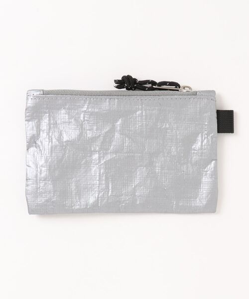 ADAM ET ROPE'（アダムエロペ）の「【TRAVEL COUTURE】《Mサイズ》レジャーFab Gadget Pouch（ポーチ・メンズ・グレー/ホワイト・FREE）」の3枚目の写真