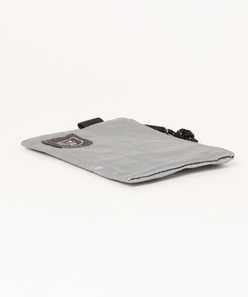 ADAM ET ROPE'（アダムエロペ）の「【TRAVEL COUTURE】《Mサイズ》レジャーFab Gadget Pouch（ポーチ・メンズ・グレー/ホワイト・FREE）」の5枚目の写真