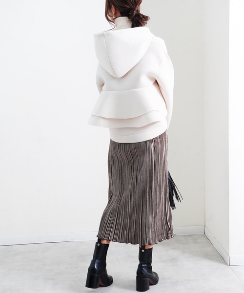 Fizz(フィズ)の「【Fizz/フィズ】 ボンディング素材 バックフリルジップパーカー(パーカー・レディース・ベージュ/ブラック/アイボリー/グレー・M/L/XL)」の5枚目の写真