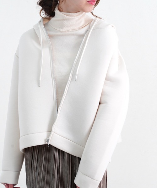 Fizz(フィズ)の「【Fizz/フィズ】 ボンディング素材 バックフリルジップパーカー(パーカー・レディース・ベージュ/ブラック/アイボリー/グレー・M/L/XL)」の8枚目の写真