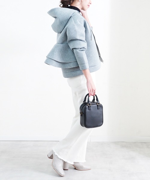 Fizz(フィズ)の「【Fizz/フィズ】 ボンディング素材 バックフリルジップパーカー(パーカー・レディース・ベージュ/ブラック/アイボリー/グレー・M/L/XL)」の6枚目の写真