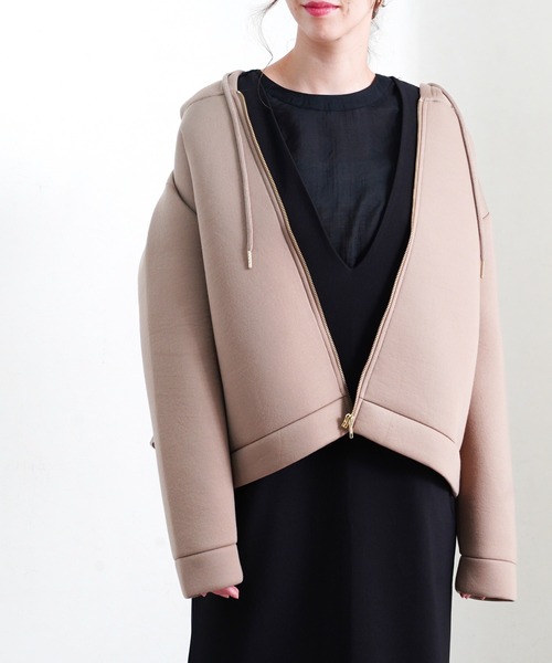 Fizz(フィズ)の「【Fizz/フィズ】 ボンディング素材 バックフリルジップパーカー(パーカー・レディース・ベージュ/ブラック/アイボリー/グレー・M/L/XL)」の9枚目の写真