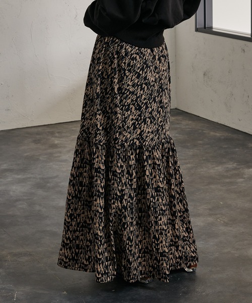Ezick（エジック）の「ジオメトリック柄ティアードスカート（スカート・レディース・ブラック/グリーン・FREE）」の3枚目の写真